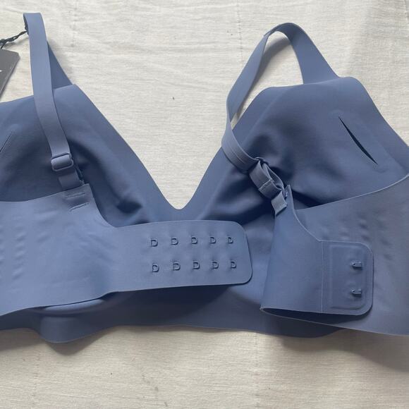 NWT Knix Revolution V-Neck Bra Chambray Blue Size Small Wireless Comfy - Picture 3 of 6